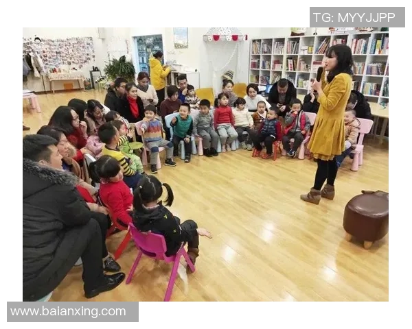 二年级小朋友们欢聚一堂观看精彩足球比赛的快乐时光 二年级小朋友们欢聚一堂观看精彩足球比赛的快乐时光